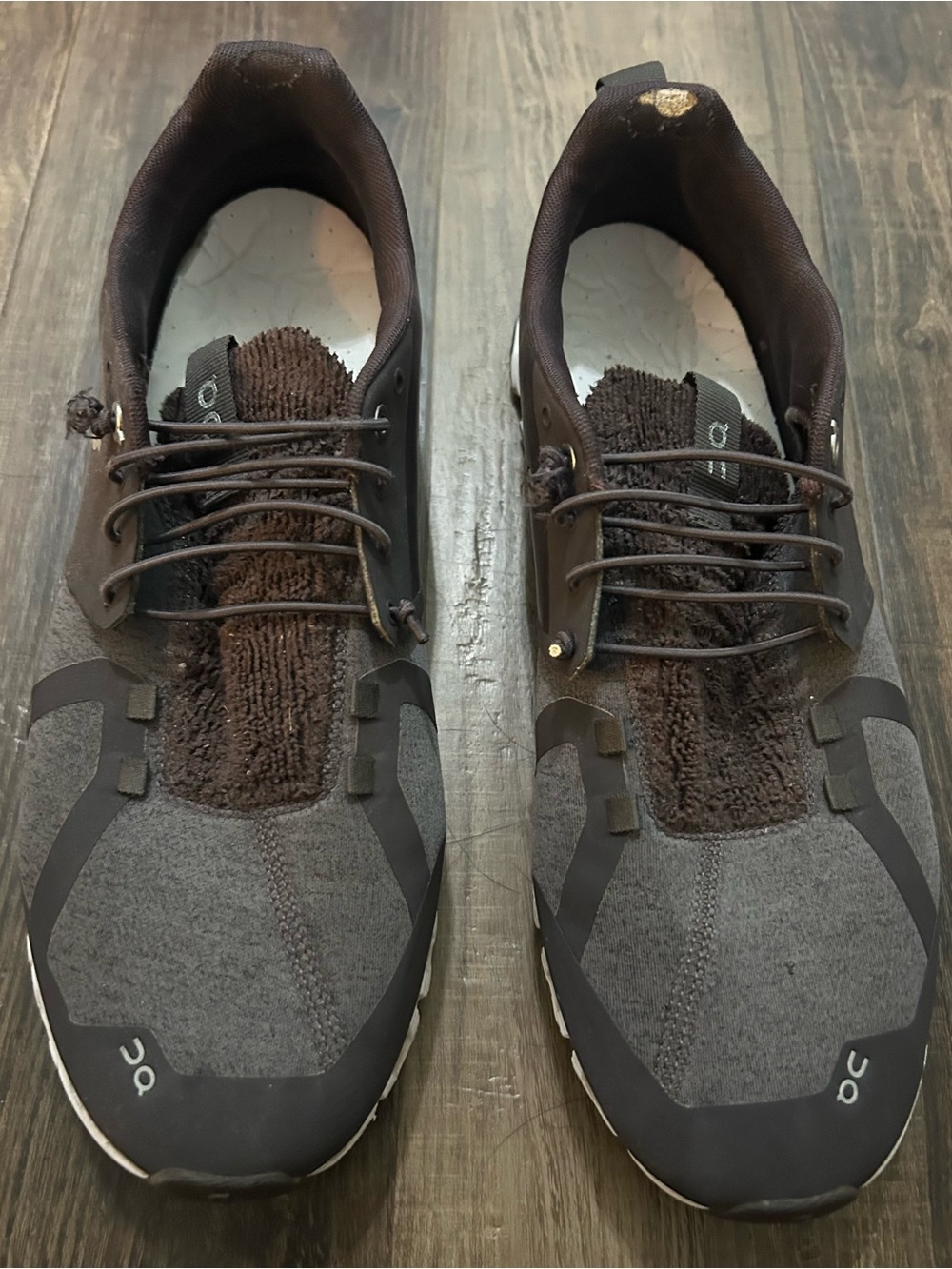On Cloud Running Mens Brown size 10 low top Athletic Sneakers - slip on